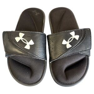 Under Armour Ignite Pro Black Logo Slide Sandals – Kids Size 2Y